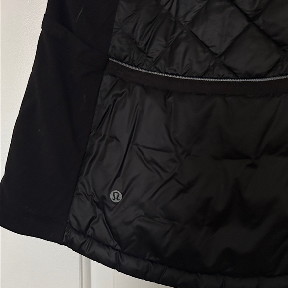 Lululemon Size 6 Black Quilted Vest - Picture 5 of 5